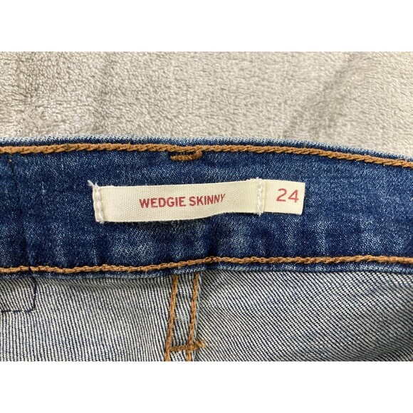 Levi’s Women’s 24 Blue Wedgie Skinny Jeans Distressed Holes Casual Grunge - Picture 8 of 14